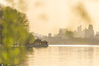 2020年3月20日，浙江杭州西湖风景名胜区，图为西湖十景之一的苏堤春晓，画面中央为杭州市区。