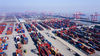 2020年4月7日，桥吊林立的江苏省太仓港集装箱码头港口吞吐一派繁忙。