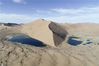 2020年5月10日，无人机在巴丹吉林沙漠深处拍摄的宝日陶勒盖湖景色。