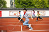 2020年5月27日，江苏省海安高新区田庄小学的学生们正在大课间快乐地玩着传统游戏“推铁环”。这些传统游戏既锻炼了孩子的协调水平，也增强了团队协作能力，有效促进了孩子健康快乐地成长。IC photo