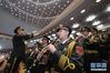 5月28日，第十三届全国人民代表大会第三次会议在北京人民大会堂举行闭幕会。这是军乐团在演奏。 新华社记者 李贺 摄