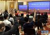 5月28日，国务院总理李克强在北京人民大会堂出席记者会并回答中外记者提问。这是记者在梅地亚中心多功能厅举手提问。 新华社记者 金良快 摄