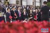 5月28日，第十三届全国人民代表大会第三次会议在北京人民大会堂举行闭幕会。这是闭幕会后，代表在人民大会堂外合影留念。 新华社记者 邢广利 摄