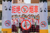 2020年5月28日，内蒙古自治区呼和浩特市玉泉区恒昌店巷小学学生在校园内进行“快闪”表演，宣传戒烟。丁根厚/IC photo

