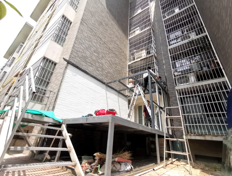 小区■五一不打烊！邳州这些小区违建拆了！