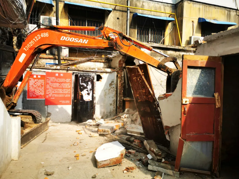 小区■五一不打烊！邳州这些小区违建拆了！