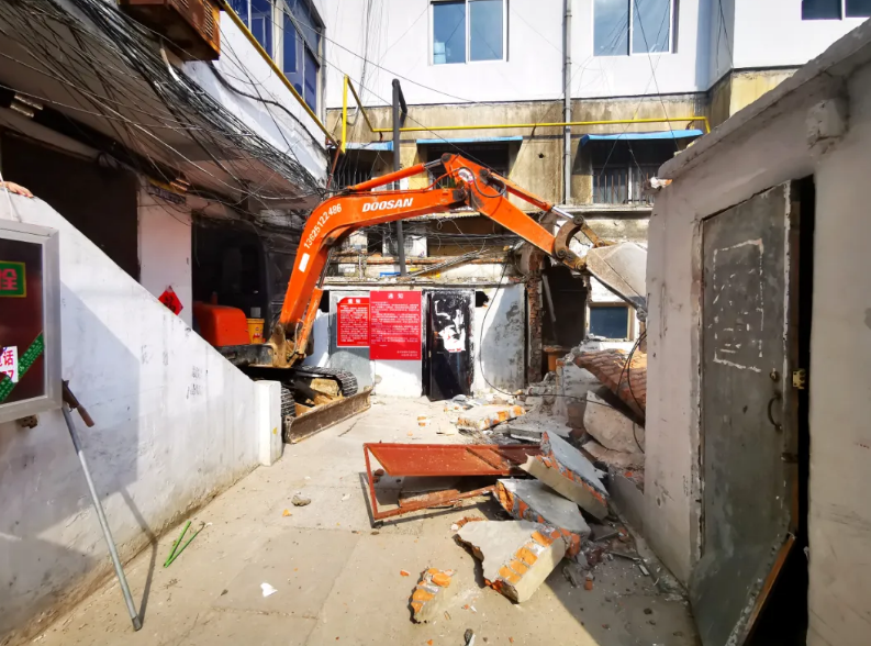 小区■五一不打烊！邳州这些小区违建拆了！