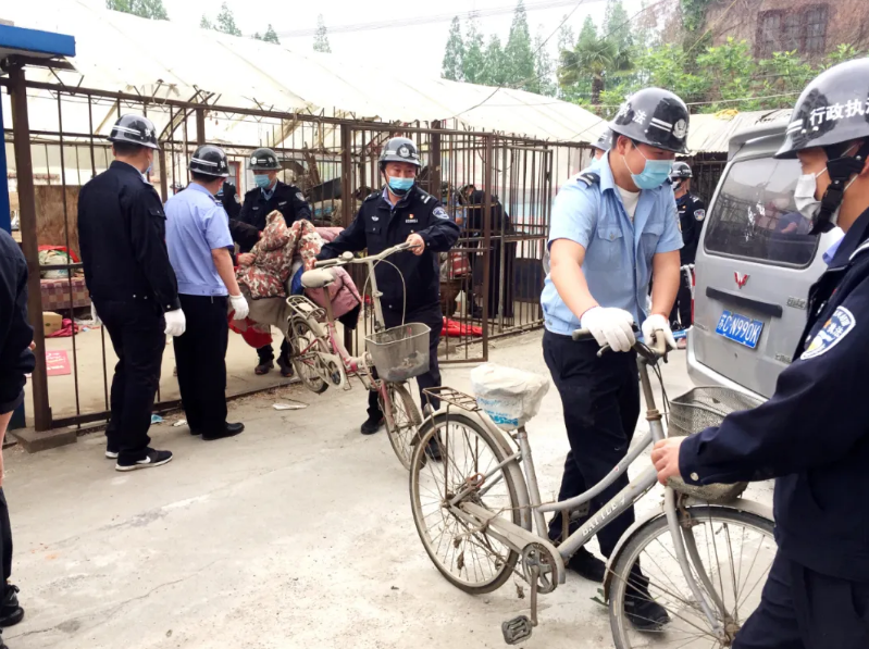 小区■五一不打烊！邳州这些小区违建拆了！