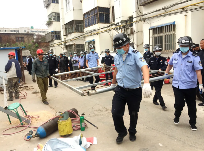 小区■五一不打烊！邳州这些小区违建拆了！