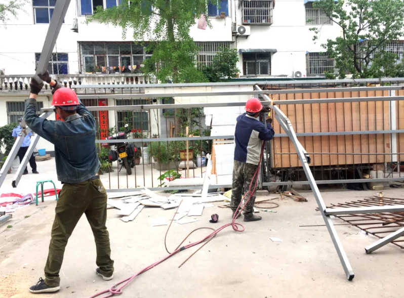 小区■五一不打烊！邳州这些小区违建拆了！