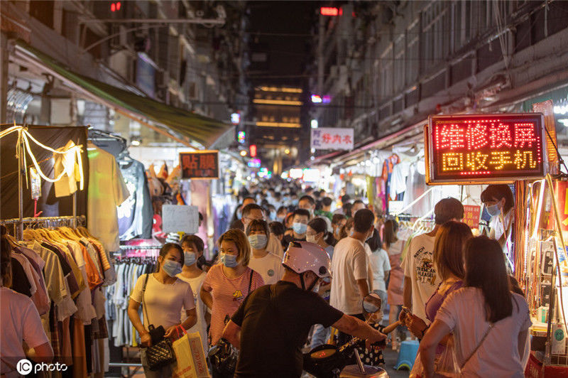 人间烟火味,最抚凡人心 武汉江汉路夜市开始营业