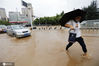 2020年6月27日，湖北宜昌连续降雨3小时，最大雨量接近140毫米，城区变则泽国。