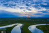 2020年6月27日，黑龙江东南部连续降雨在下午停歇，北大荒发祥地边城密山穆棱河段，云天灵动、河水缓流、草原茵茵，好一幅自然景象。