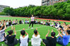 2020年6月16日上午，四川省广安市广安区中石油希望学校九年级学生在操场上表演文娱节目。