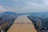 2020年6月26日，拍摄的珠江上游融江广西柳州市融安县城段江面如同黄河。