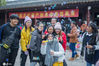 2018年12月15日，当日，来自南通一学院的80多位外国留学生在江苏省如皋水绘园玩起了吹泡泡的游戏，童趣十足。

