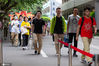 2020年7月9日，在南京市第九中学考点，考生们走出考场。当日下午，2020年江苏高考进行了化学、生物、政治、地理最后4门选测科目的考试，16时40分，全省高考结束。苏阳/IC photo 编辑/陈进
