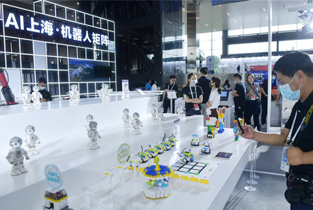 2020世界人工智能大会云端峰会在上海开幕 这些机器人有点萌！