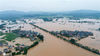 2020年7月10日，在江西省吉安市峡江县马埠镇，多个村庄被洪水围困。