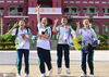 2020年7月10日，海南省琼海市嘉积中学考场，考生欢呼雀跃庆祝高考结束。