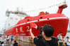 2020年7月11日，上海，伴随着国旗的冉冉升起，上午9时，2020年“中国航海日”活动在上海港国际客运中心举行。作为“中国航海日”招牌活动的船舰公众开放日也拉开了帷幕。