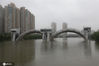江苏省水利厅、江苏省预警信息发布中心联合发布，升级长江江苏段洪水橙色预警。受上游来水影响，长江大通流量持续增加，7月11日14时已达到82300m³/s。