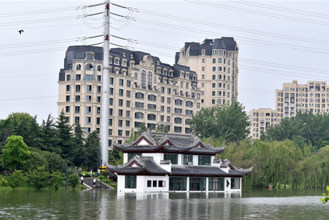 长江南京段水位持续上涨 防汛形势严峻