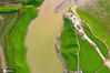 2020年7月13日，河南三门峡市，俯瞰三门峡黄河沿岸的滩涂地，阡陌交错的小路穿过绿意葱葱植物，形成一幅美景的画卷。