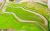 2020年7月13日，河南三门峡市，俯瞰三门峡黄河沿岸的滩涂地，阡陌交错的小路穿过绿意葱葱植物，形成一幅美景的画卷。来源：IC photo 孙猛/IC photo