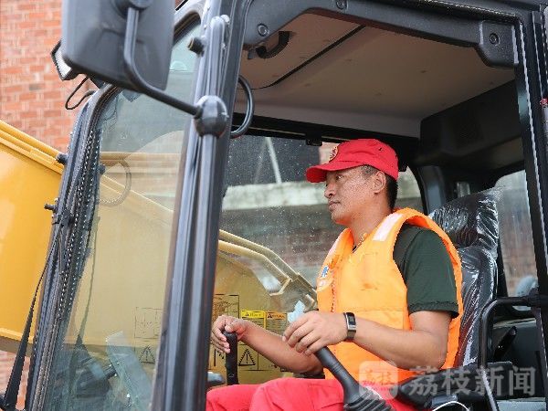 深圳|圆梦鄱阳！坐上心爱的“深圳号”|荔枝军事