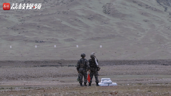 炮兵|第77集团军某旅开展高原炮兵防空兵跨昼夜实弹射击|荔枝军事