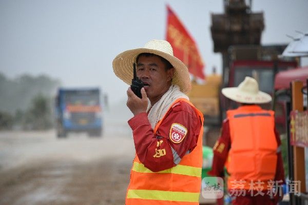 抢险|抢险队员的脸庞，真美！|荔枝军事