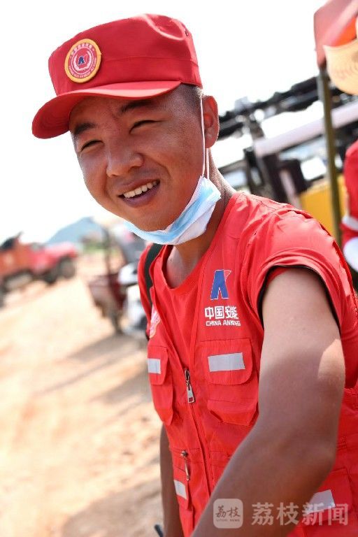 抢险|抢险队员的脸庞，真美！|荔枝军事