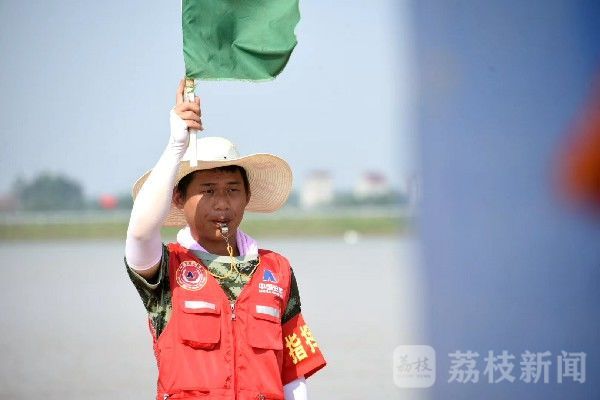 抢险|抢险队员的脸庞，真美！|荔枝军事