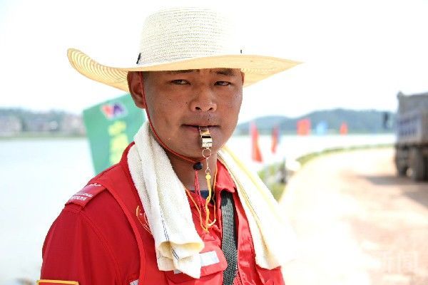 抢险|抢险队员的脸庞，真美！|荔枝军事