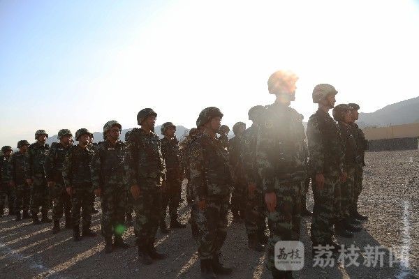 考核|考兵先考官，直击石嘴山武警首长机关 手枪实弹射击考核！|荔枝军事