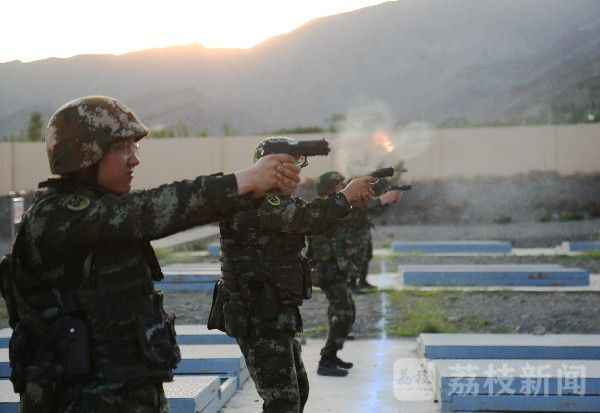 考核|考兵先考官，直击石嘴山武警首长机关 手枪实弹射击考核！|荔枝军事