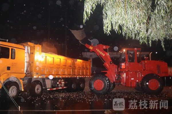 巢湖|安徽防汛应急响应提升至Ⅰ级 中国安能连夜紧急加固巢湖西坝口|荔枝军事