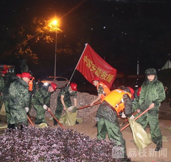 巢湖|安徽防汛应急响应提升至Ⅰ级 中国安能连夜紧急加固巢湖西坝口|荔枝军事