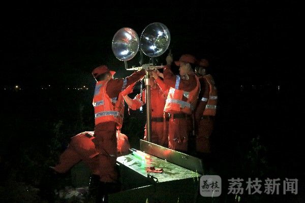 缺口|中国安能凌晨驰援,处置巢湖市伍贾圩低洼段缺口|荔枝军事