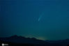 2020年7月19日，中国北京，北京终于放晴，C/2020 F3 Neowise新智彗星亮相天宇，肉眼可见，这是自1997年海尔波普彗星后，北半球23年又一颗肉眼可见的彗星。