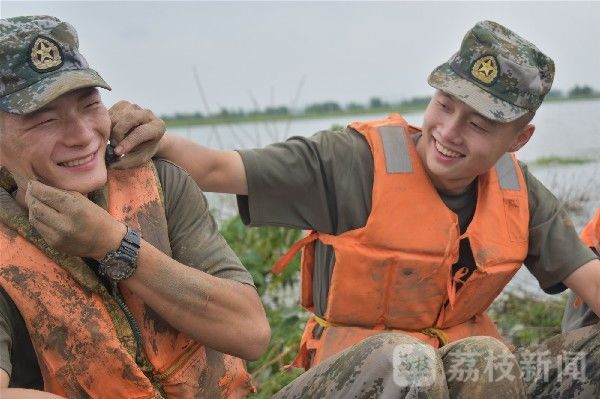 大堤|大堤上那些动人瞬间,爱了!|荔枝军事