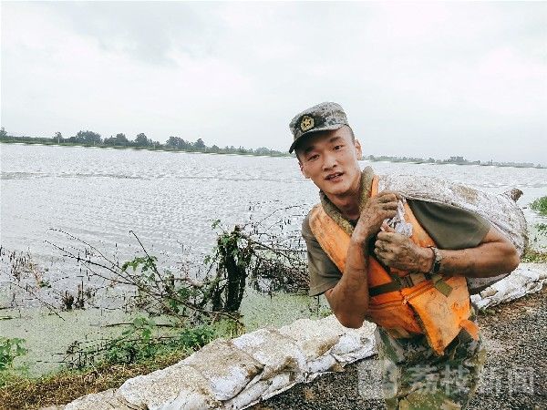 大堤|大堤上那些动人瞬间,爱了!|荔枝军事