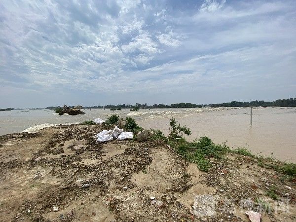 决口|安徽庐江县石大圩出现70米宽决口|荔枝军事