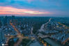 2020年7月26日，里运河上空的美丽朝霞（无人机照片 ）。当日清晨，江苏省淮安市出现色彩浓郁的朝霞景象，绚丽的朝霞将河畔的城市装扮得壮丽夺目。