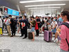 2020年7月29日，杭州，铁路杭州东站候车大厅候车出行旅客明显增多，迎来暑运的小高峰。