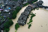 2020年6月28日，洪水危及重庆市黔江区濯水古镇民居。杨敏/IC photo
