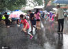2020年7月2日下午4时许，郑州突降大雨给出行市民措手不及，一所正在进行期末考试的小学门外，前来接送孩子考试的家长们冒雨守候在街头，辛苦的等待着自己的孩子。IC photo 编辑/陈进
