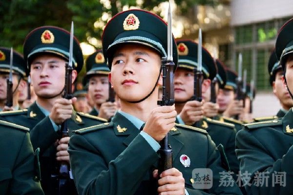 军校|十所军校学员重温入伍誓词，铮铮誓言响彻云霄|荔枝军事