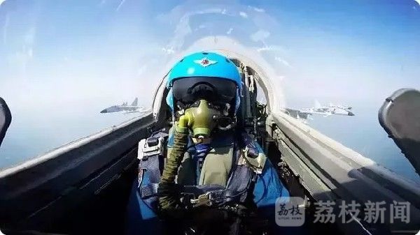 军校|十所军校学员重温入伍誓词，铮铮誓言响彻云霄|荔枝军事